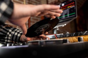 Hercules DJControl Inpulse T7: Hercules Takes on Vinyl with Its Most  Premium DJ Controller Ever - Hercules