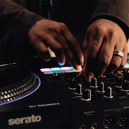 Serato DJ Pro and Pitch\\\\\\\'n Time expansion included