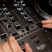 PERFECT YOUR MIX WITH A FULL-FEATURED FX SECTION